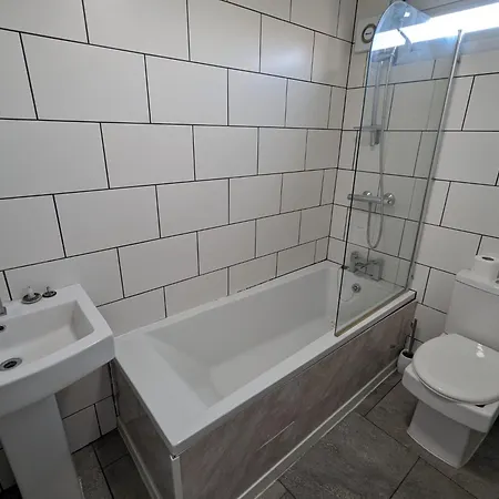 Ormsby Townhouse 3*