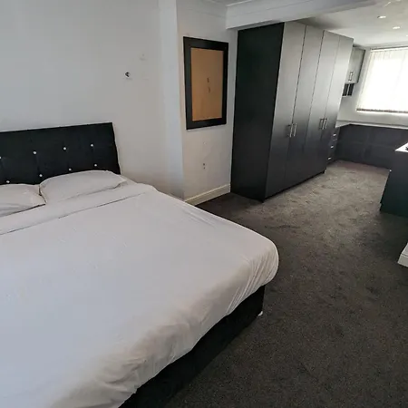 Ormsby Townhouse מלון