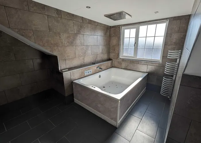 Ormsby Townhouse Hotel